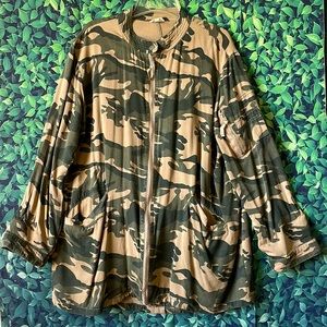 Large Hem and Thread Camouflage Jacket